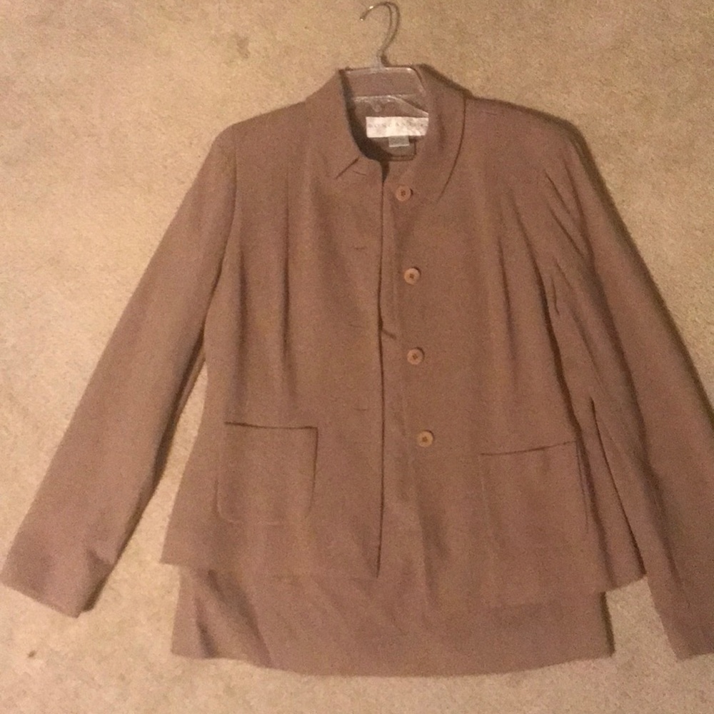 Don Caster used two piece suit